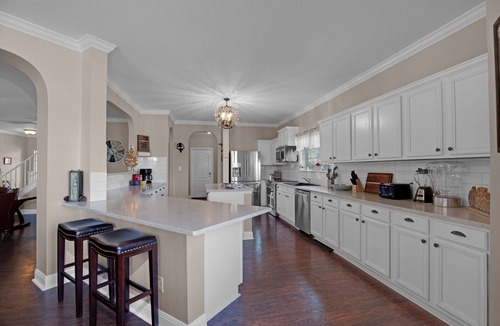 Kyle House | ♥Heated Pool Private♥ Heated Spa ♥ 5000 sft ♥2 acre Yard☀ Secluded Countryside