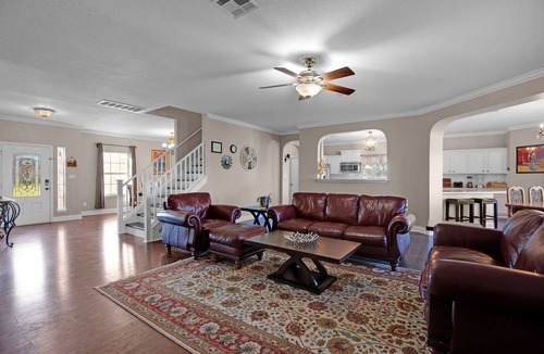 Kyle House | ♥Heated Pool Private♥ Heated Spa ♥ 5000 sft ♥2 acre Yard☀ Secluded Countryside