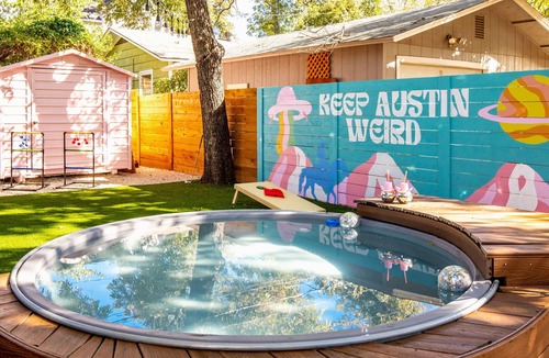 Hancock House | Heated Pool-Sleeps 10-Fire Pit- 2miles Downtown!n