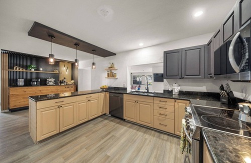 Bradenton House | Heated Pool Sleeps 32 Pickle/Bball Theater