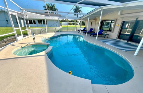 Fort Myers House | Heated Pool & Spa Getaway at Utopia M&D. Charming 3-BR Fort Myers