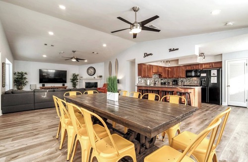 Crystal Beach House | Heated Pool/Spa, 4min Walk To Beach - Zula Beach