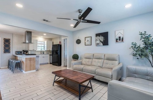 Highland House | Heated Pool/Spa/MiniGolf/Cornhole/Downtown/Domain