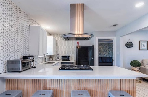 Highland House | Heated Pool/Spa/MiniGolf/Cornhole/Downtown/Domain