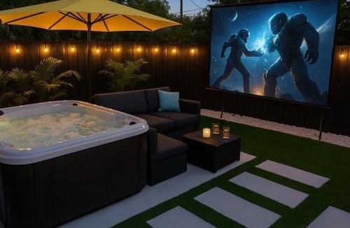 South Bradenton Villa | Heated Pool & Spa Outdoor Kitchen/Theater/Games