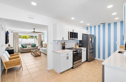 South Sarasota House | Heated Pool Spa Tiki Hut Mini Golf 10 Min to Siesta Key