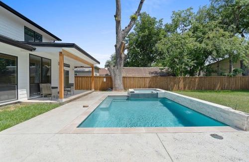 Old East Dallas House | Heated Pool Urban Retreat near Downtown Dallas
