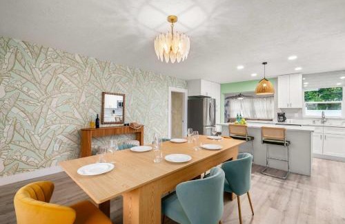 Walsingham House | Heated Pool Villa Clearwater Beach