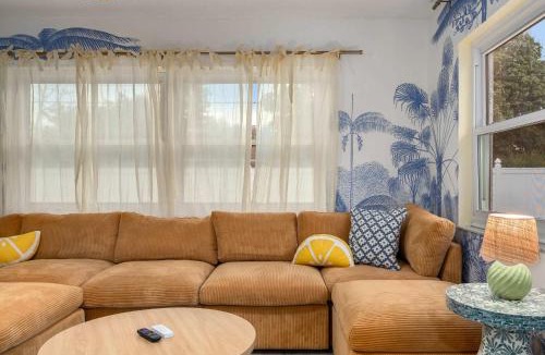 Walsingham House | Heated Pool Villa Clearwater Beach