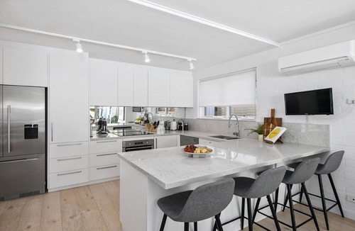 Pearl Beach House | Heated pool+ walk to beach