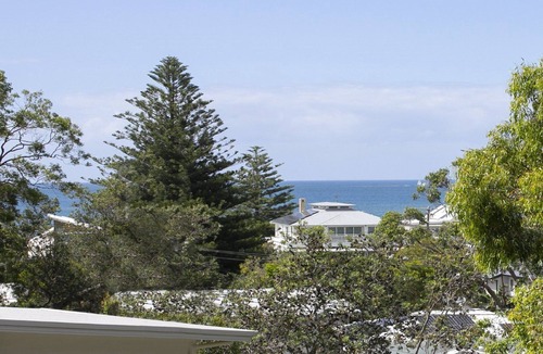 Pearl Beach House | Heated pool+ walk to beach