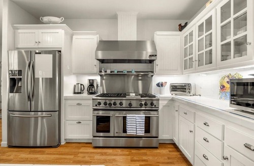 Los Alamos House | Heated pool, walk to restaurants!