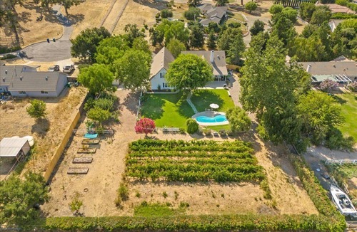 Los Alamos House | Heated pool, walk to restaurants!