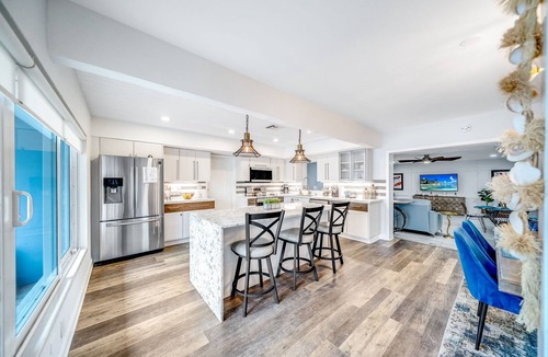 Lake Ridge House | Heated Pool+Waterfront! 5 Bedrooms+Close To Beach!