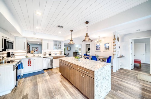 Lake Ridge House | Heated Pool+Waterfront! 5 Bedrooms+Close To Beach!