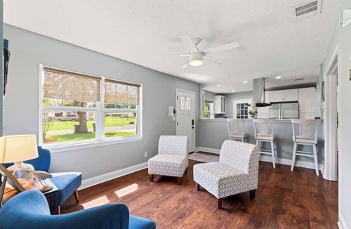 Jacksonville House | “Heated Poolside Oasis”-Central/Firepit