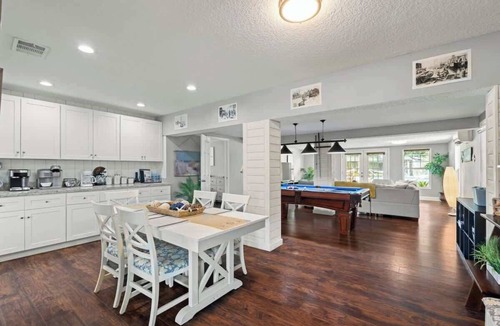 Jacksonville House | “Heated Poolside Oasis”-Central/Firepit