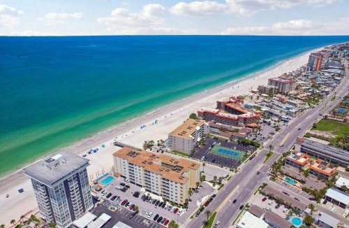 Redington Shores Apartment | Heated PoolSpa - Beachside Sleeps 10 Balcony 101