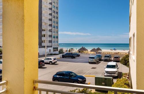 Redington Shores Apartment | Heated PoolSpa - Beachside Sleeps 10 Balcony 101