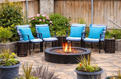 Kennewick House | Heated Private Plunge Pool & Modern Patio + Resort Access to Hot Tub & Fire Pit