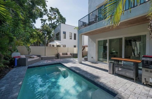 Gillespie Park House | Heated Saltwater Pool and Hot Tub, Walk Downtown.