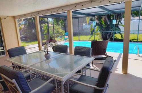 Regency Park House | Heated & Screened in Pool