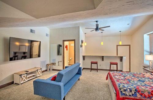Elmo House | Heated Spa, Fire Pit! 14-Acre Terrell Ranch Escape
