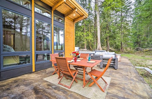 Gold Bar House | Heated Swim Spa! 15-Acre Cabin on Skykomish River