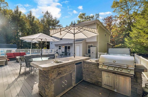 East Stroudsburg House | HeatedPool,HotTub,GameRoom,Dog&KidFriendly,FirePit
