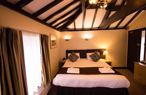 Dewsbury Hotel | Heath Cottage Hotel