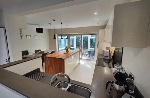 Chandler's Ford House | Heathlands 4bed House