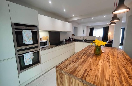 Chandler's Ford House | Heathlands 4bed House