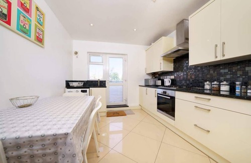Harlington Apartment | Heathrow 2 Bedroom Apartment