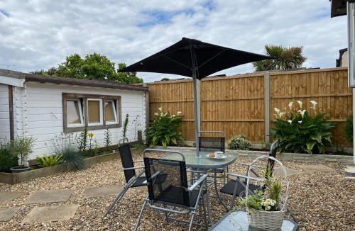 Stanwell House | Heathrow Airport Accommodation