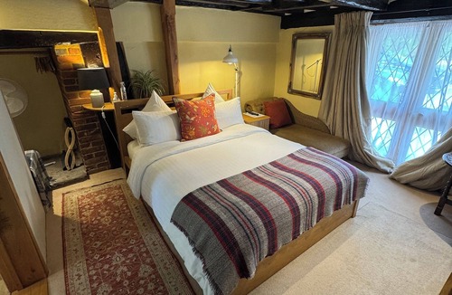 Stanwell Bed & Breakfast | Heathrow Cottages B&B