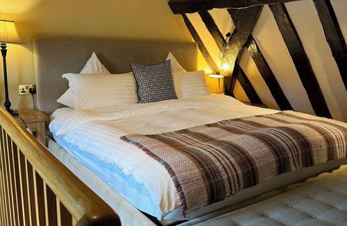 Stanwell Bed & Breakfast | Heathrow Cottages B&B