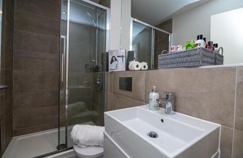 Sunbury on Thames Apartment | Heathrow Family Apartments