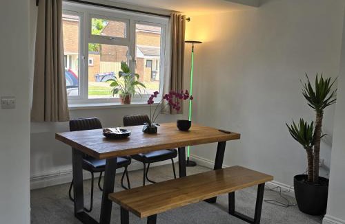 London Borough of Hounslow House | Heathrow, Hounslow, Beautiful Modern Home