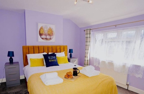 Runnymede House | Heathrow Stays Close to Heathrow Free Parking