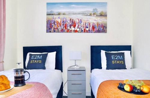 Runnymede House | Heathrow Stays Close to Heathrow Free Parking