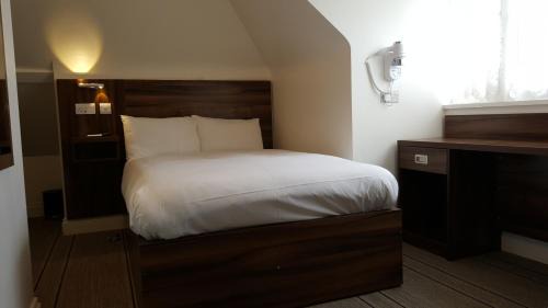 George Green House | Heathrow-Windsor Guest House