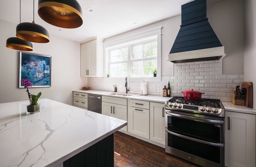 West Wing Estates House | Heatonelli Haven - Walk to Beach + Game Room