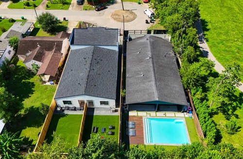 OST - South Union House | Heaven in Houston + St Zane Duplex Estate – 9BR, Pool, Sleeps 30+