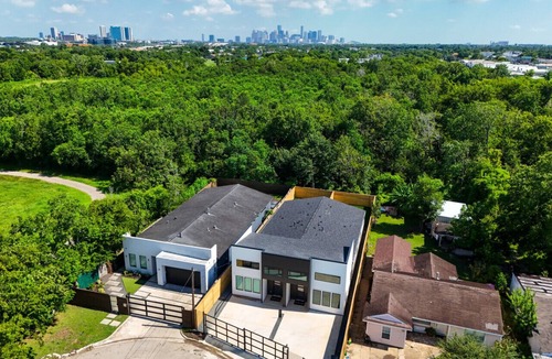 OST - South Union House | Heaven in Houston + St Zane Duplex Estate – 9BR, Pool, Sleeps 30+