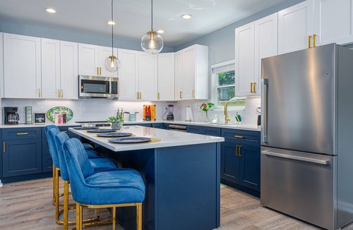 Historic Garderns House | Heaven-sent Convenient 4BR 3BA Near Downtown