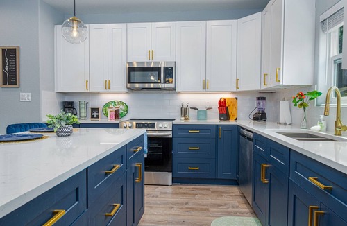 Historic Garderns House | Heaven-sent Convenient 4BR 3BA Near Downtown