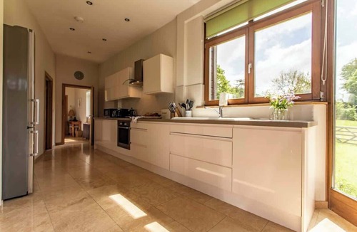 Rudloe Apartment | Heavenly Box Hill Barn