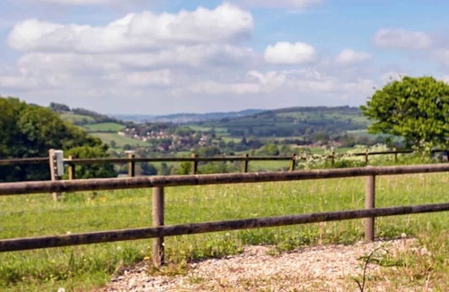 Rudloe Apartment | Heavenly Box Hill Barn