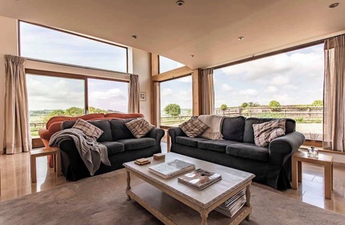 Rudloe Apartment | Heavenly Box Hill Barn