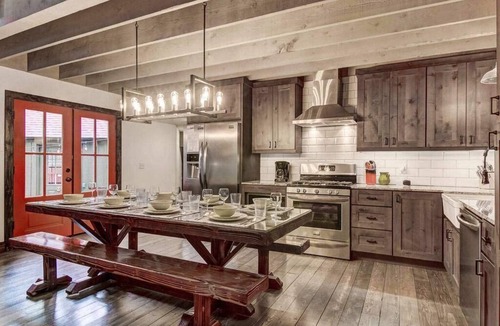 Bijou Pines House | Heavenly Hideaway 4BR,4BA, Hot Tub